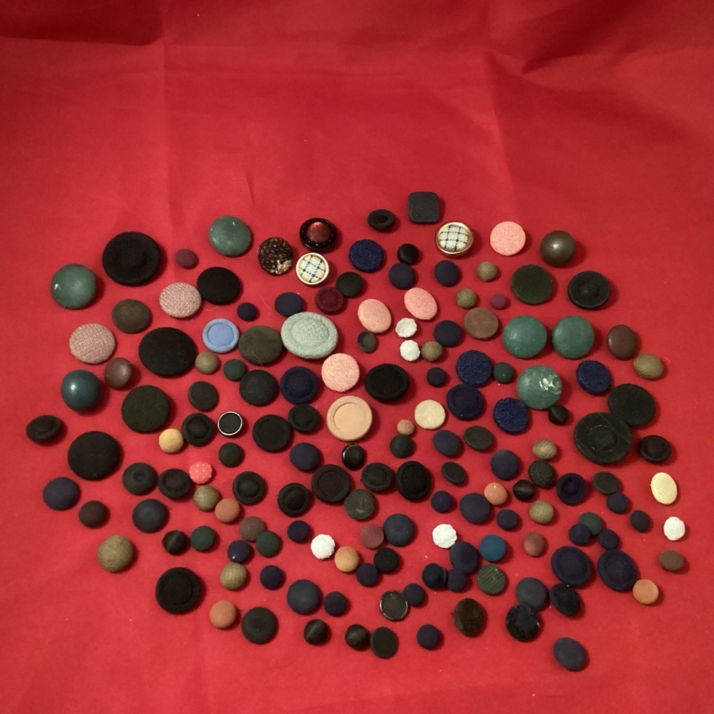 195 grams covered sewing buttons lot